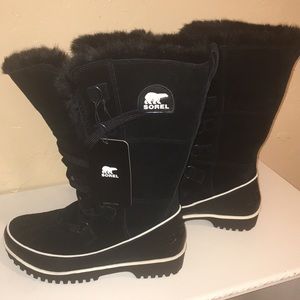 New in box Black waterproof Sorel snow boots 6